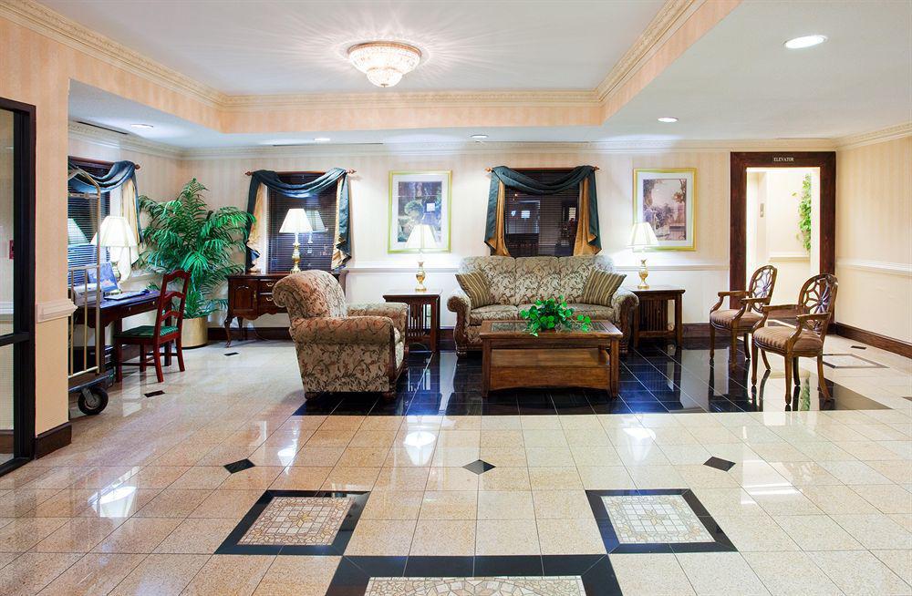 Red Roof Plus Henderson Interior photo